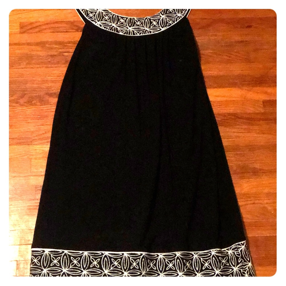 Black sleeveless dress